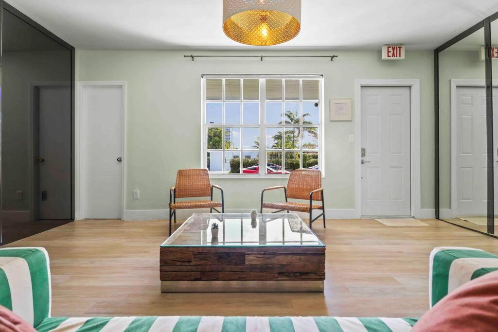 Treasure Island - Modern Miami House 3 Bedroom & 2 Bathroom - Miami Beach — Photos 2